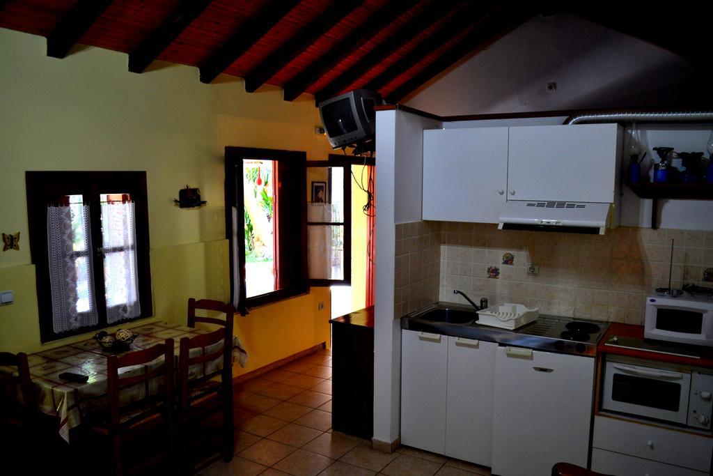 Chouchounikos Apartments Лефокастро Экстерьер фото